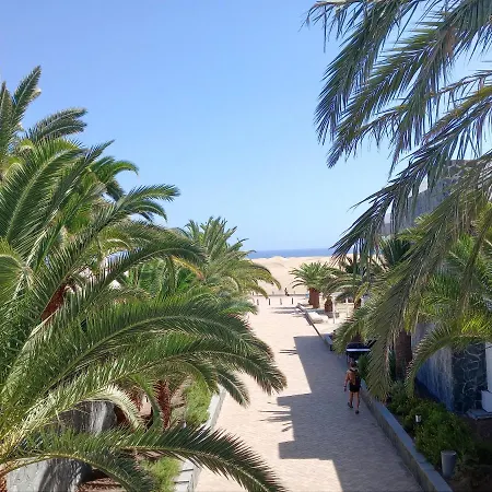 Апартаменты La Girafe De Dunas Solymar *